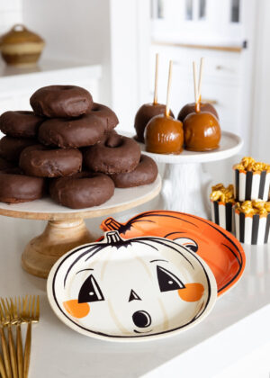 Retro Pumpkin Paper Party Plates